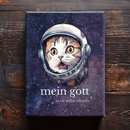 90x120 cm große Leinwand auf Holzboden mit Design einer Katze im Astronauten-Anzug und dem lustigen Spruch 'Mein Gott - Es ist voller Idioten'