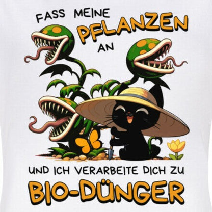 Nahaufnahme eines weißen Damen-Shirts mit süßer Gärtnerkatze, fleischfressenden Pflanzen und dem lustigen Spruch 'Fass meine Pflanzen an und ich verarbeite Dich zu Bio-Dünger'