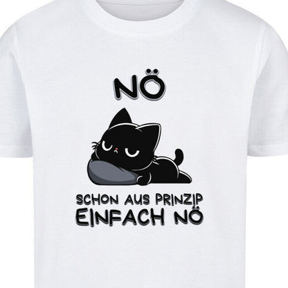 Nahaufnahme eines weißen Kinder T-Shirts mit schwarzer Katze auf Kopfkissen und dem lustigen Spruch 'Nö - Schon aus Prinzip einfach nö'